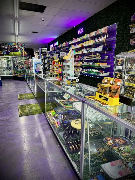 WONDERLAND SMOKE SHOP 